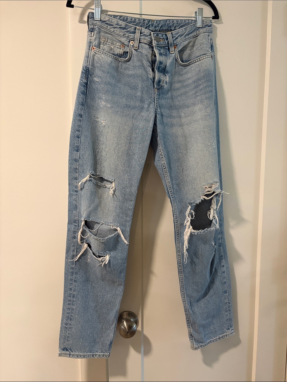 H&M Light Blue Distressed women’s Jeans